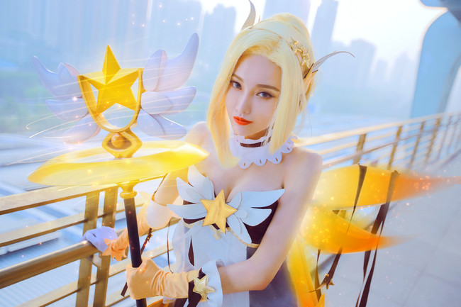 守望先锋安吉拉天使同人cos_安吉拉天使真人cos真美