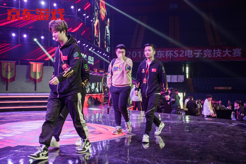 点击图片翻页 京东杯S2PUBG总决赛:古都西安的绝地狂欢!Snake TC战队斩获冠军!