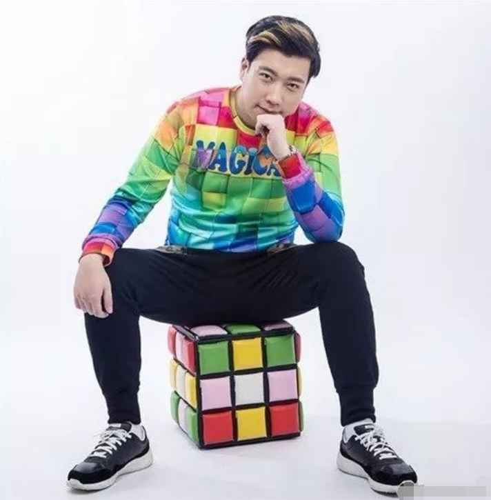 风一样的坑爹哥,cc直播首位登上纽约时代广场主播