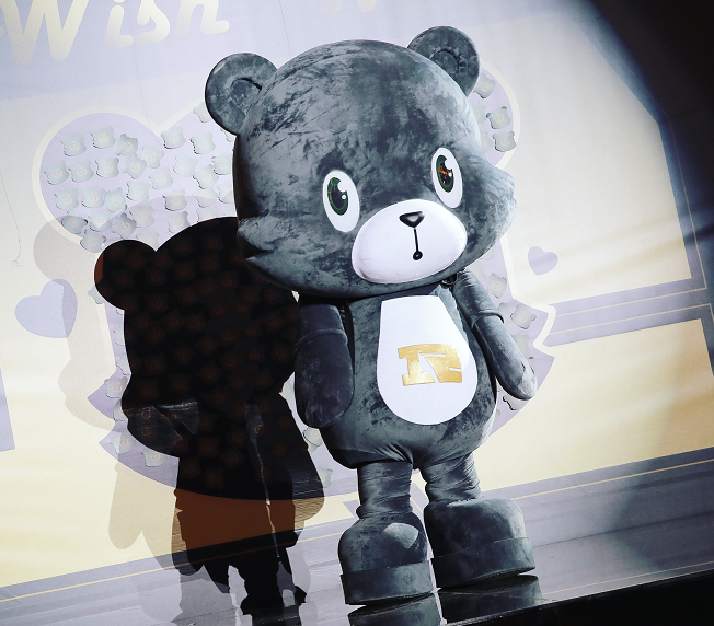 rng公布战队吉祥物:萌萌灰色软泥熊