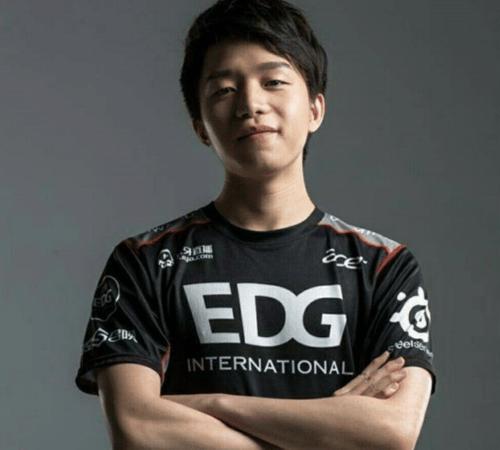 《lol》阿布直播透露edg人员不齐整:上野教练都